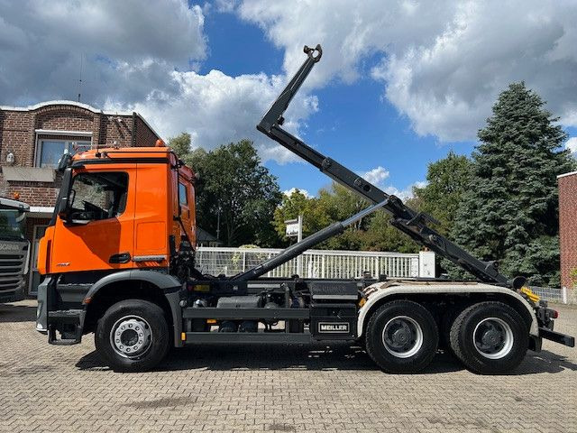 Mercedes-Benz 2651 Arocs MEILLER RK2060 Abroller 6x4 - Camion ampliroll: photos 3 Mercedes-Benz 2651 Arocs MEILLER RK2060 Abroller 6x4 - Camion ampliroll: photos 3