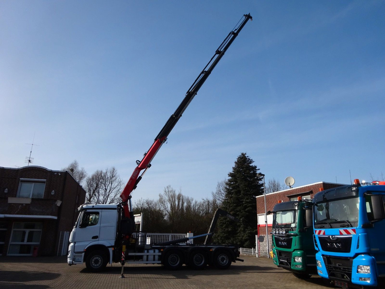 Mercedes-Benz 3248 Fassi Abroller + Fassi F275A 8x4 TRIDEM - Camion grue: photos 3 Mercedes-Benz 3248 Fassi Abroller + Fassi F275A 8x4 TRIDEM - Camion grue: photos 3