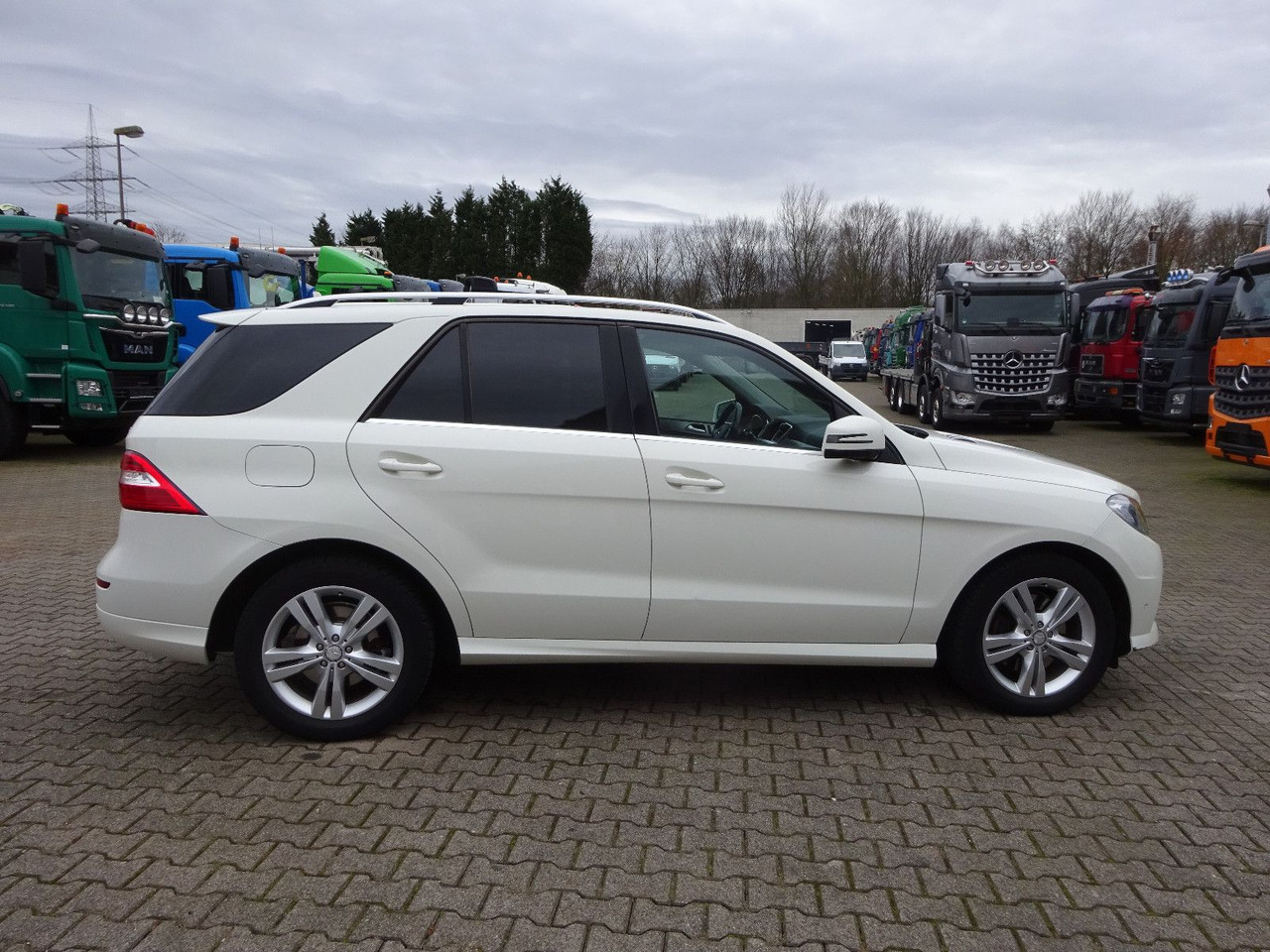 SUV Mercedes-Benz ML 350 CDI BlueTec Mercedes-Benz ML 350 CDI BlueTec.  AMG Paket: photos 6