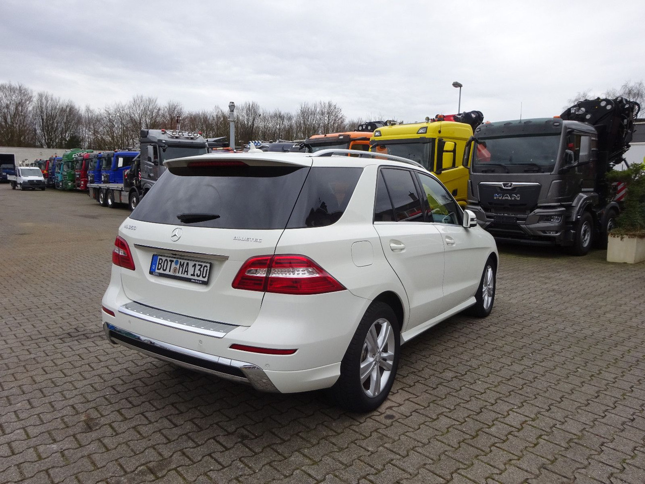 Mercedes-Benz ML 350 CDI BlueTec Mercedes-Benz ML 350 CDI BlueTec. AMG Paket - SUV: photos 5 Mercedes-Benz ML 350 CDI BlueTec Mercedes-Benz ML 350 CDI BlueTec. AMG Paket - SUV: photos 5