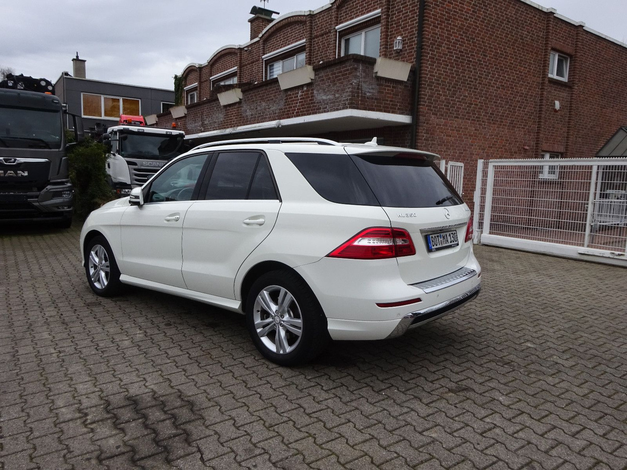 Mercedes-Benz ML 350 CDI BlueTec Mercedes-Benz ML 350 CDI BlueTec. AMG Paket - SUV: photos 4 Mercedes-Benz ML 350 CDI BlueTec Mercedes-Benz ML 350 CDI BlueTec. AMG Paket - SUV: photos 4