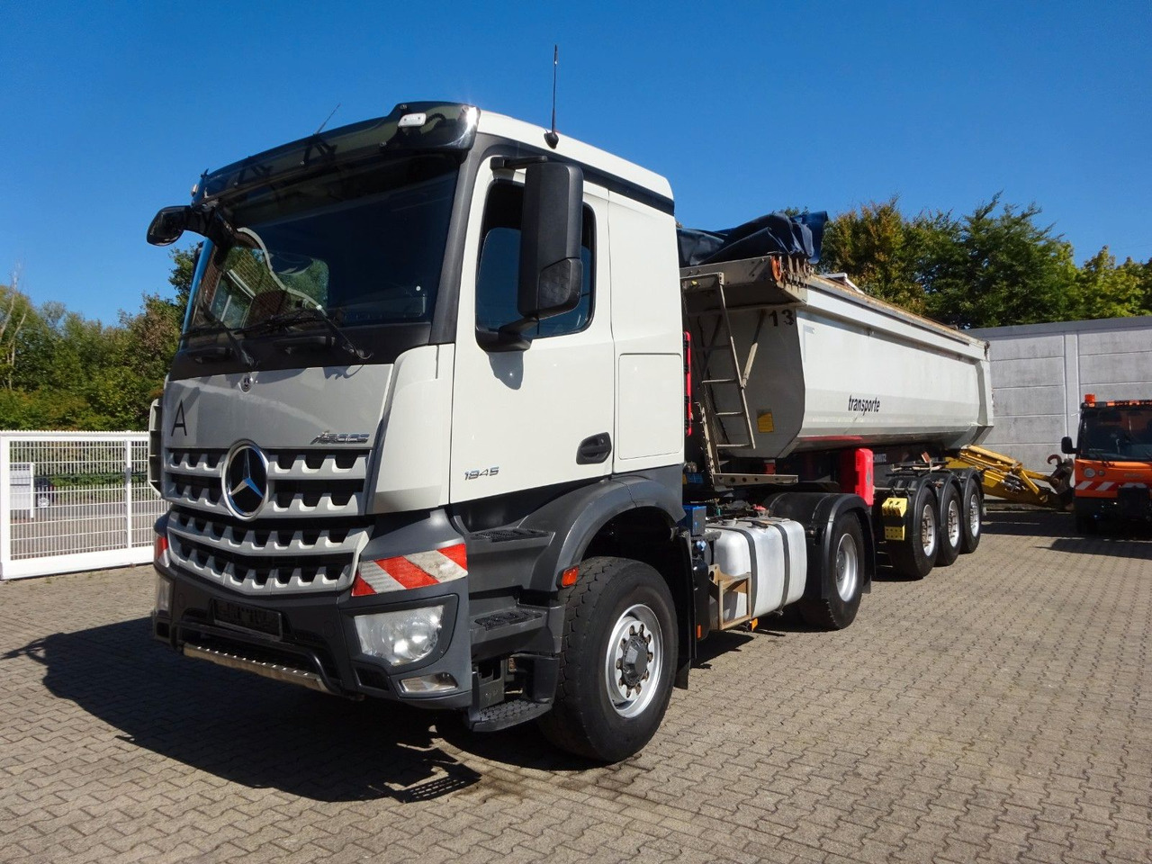 Mercedes-Benz 1845 Arocs SZM HAD 4x4 !!4 Stück verfügbar !! - Tracteur routier: photos 1 Mercedes-Benz 1845 Arocs SZM HAD 4x4 !!4 Stück verfügbar !! - Tracteur routier: photos 1
