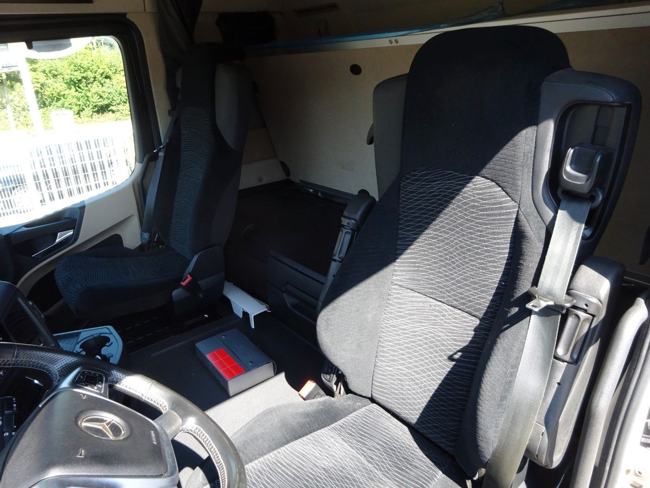 Tracteur routier Mercedes-Benz 1846 Actros SZM HAD ALLRAD: photos 14