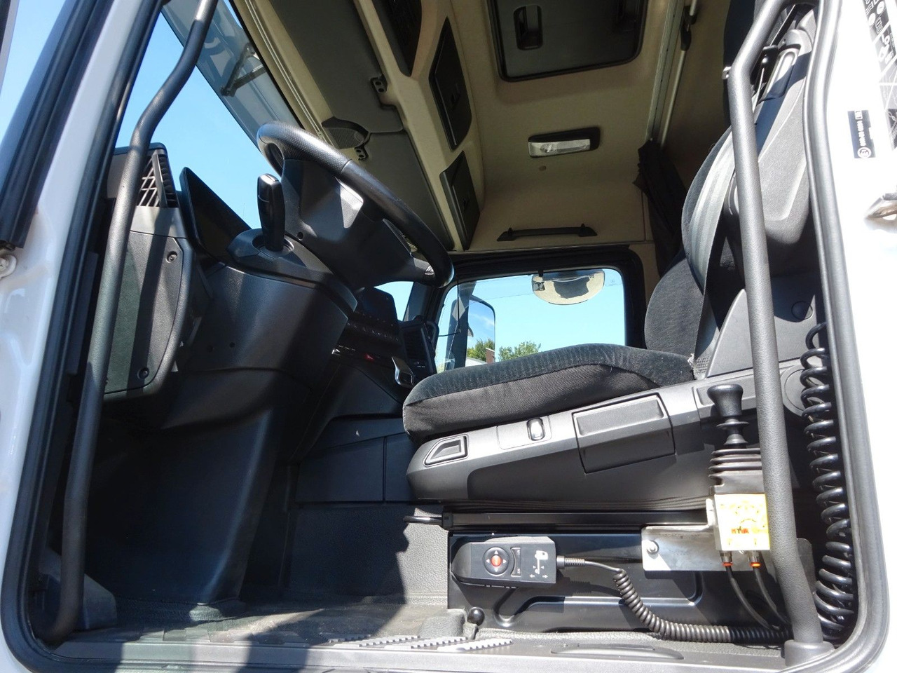 Tracteur routier Mercedes-Benz 1846 Actros SZM HAD ALLRAD: photos 12