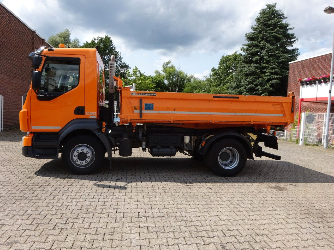 Volvo FL 280 MEILLER 3Skipper 4x2 - Camion benne: photos 1 Volvo FL 280 MEILLER 3Skipper 4x2 - Camion benne: photos 1