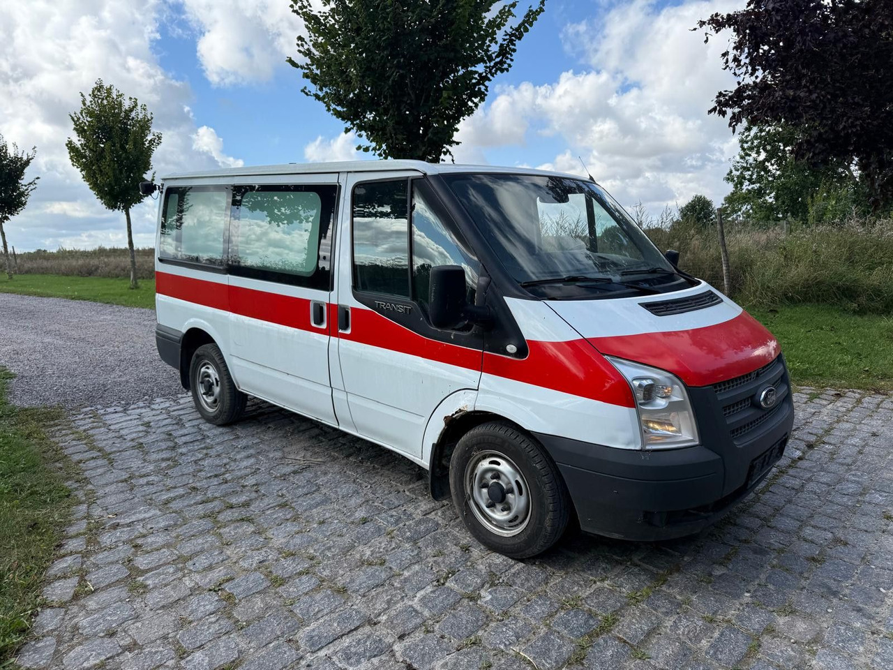 Ford Transit Kombi FT 300 K *1 600 € netto - Transport de personnes: photos 1 Ford Transit Kombi FT 300 K *1 600 € netto - Transport de personnes: photos 1