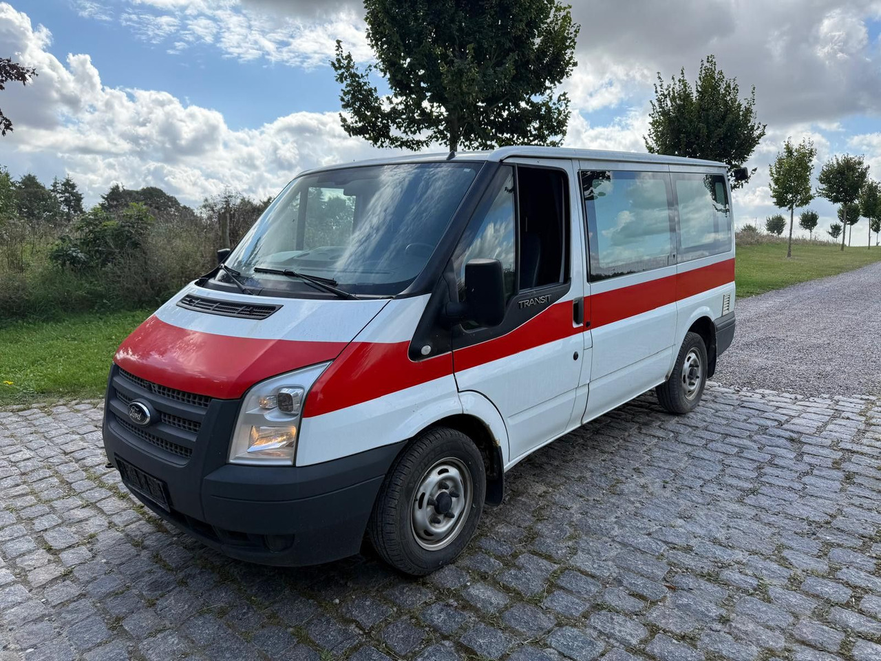 Ford Transit Kombi FT 300 K *1 600 € netto - Transport de personnes: photos 2 Ford Transit Kombi FT 300 K *1 600 € netto - Transport de personnes: photos 2