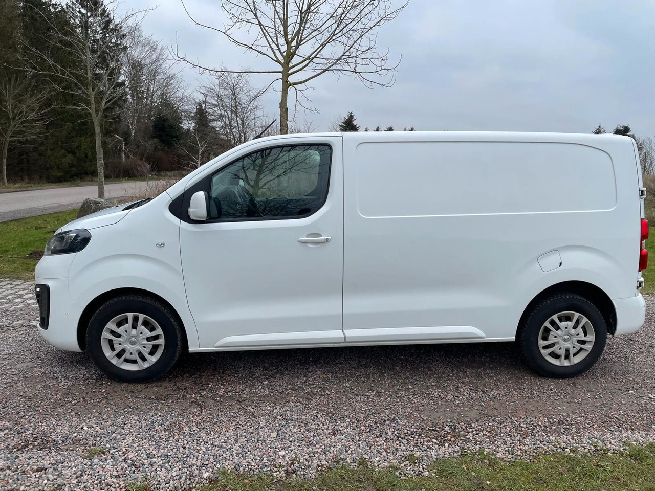 Opel Vivaro Kasten Edition M L2 2.0 Opel Vivaro 2.0 CDTI Edition M L2 *9400€ netto - Fourgonnette: photos 3 Opel Vivaro Kasten Edition M L2 2.0 Opel Vivaro 2.0 CDTI Edition M L2 *9400€ netto - Fourgonnette: photos 3