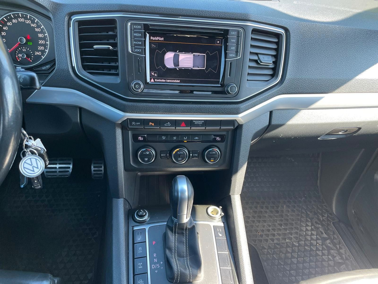 SUV Volkswagen Amarok Aventura Highline DoubleCab 4Motion 3.0: photos 12