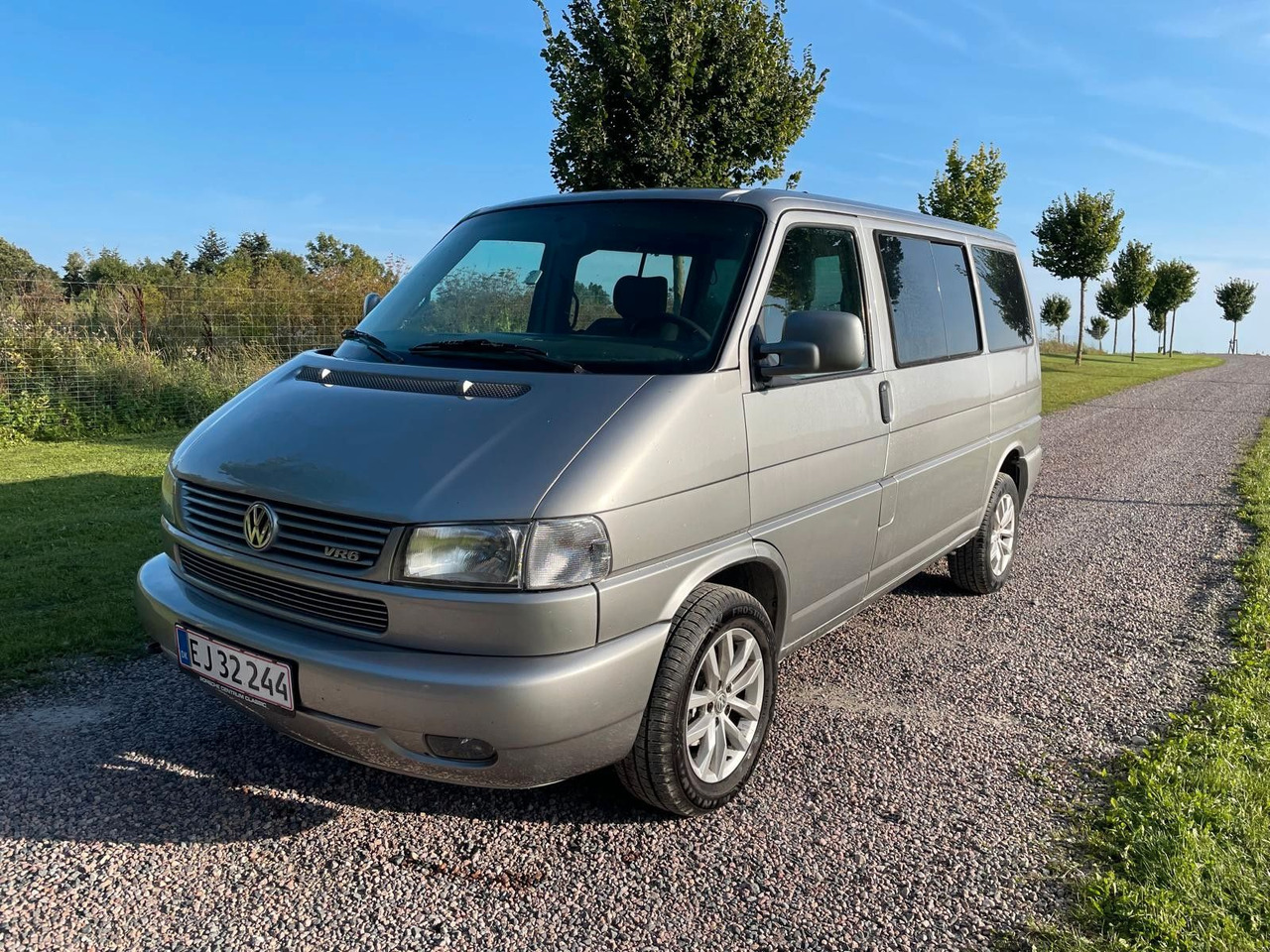 Volkswagen T4 Multivan Bus VR6 - Transport de personnes: photos 1 Volkswagen T4 Multivan Bus VR6 - Transport de personnes: photos 1
