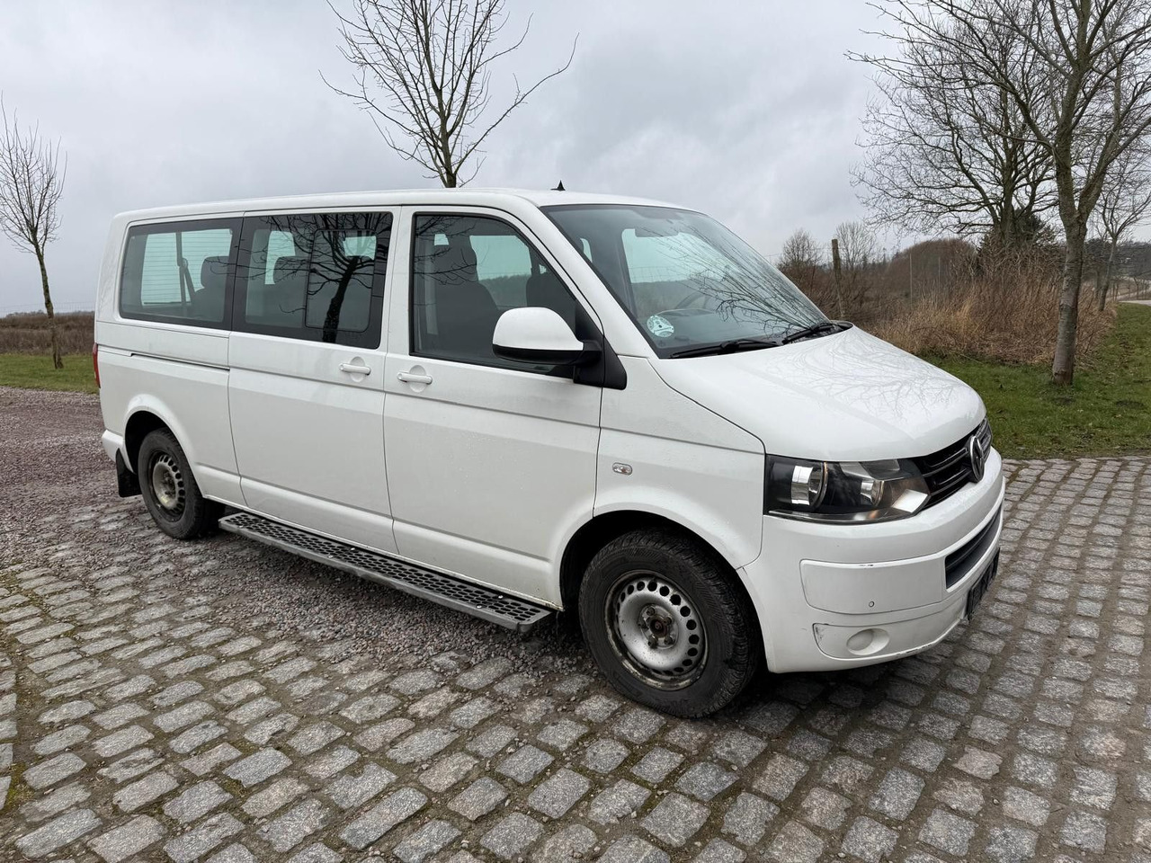 Volkswagen T5 Caravelle 2.0 TDI DSG Lang *7 Sitzplätze* - Transport de personnes: photos 1 Volkswagen T5 Caravelle 2.0 TDI DSG Lang *7 Sitzplätze* - Transport de personnes: photos 1