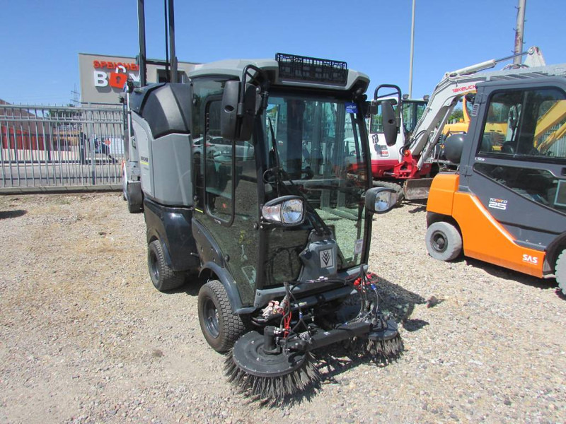Kärcher MIC 26 Kehrmaschine 19.900 EUR - Remorque agricole: photos 2 Kärcher MIC 26 Kehrmaschine 19.900 EUR - Remorque agricole: photos 2