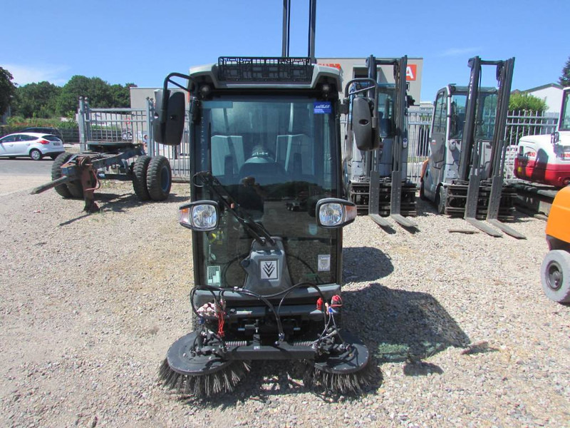 Kärcher MIC 26 Kehrmaschine 19.900 EUR - Remorque agricole: photos 3 Kärcher MIC 26 Kehrmaschine 19.900 EUR - Remorque agricole: photos 3