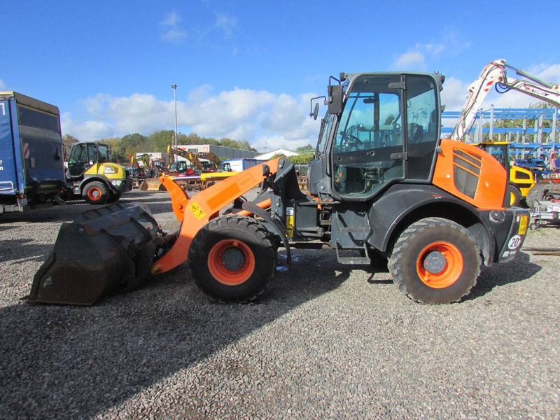 Komatsu WA 100 M-7 Radlader 29.000 EUR - Chargeuse sur pneus: photos 1 Komatsu WA 100 M-7 Radlader 29.000 EUR - Chargeuse sur pneus: photos 1
