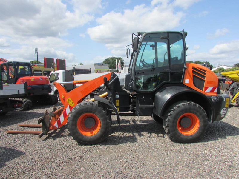 Komatsu WA 100 M-7 Radlader 31.000 EUR - Chargeuse sur pneus: photos 1 Komatsu WA 100 M-7 Radlader 31.000 EUR - Chargeuse sur pneus: photos 1