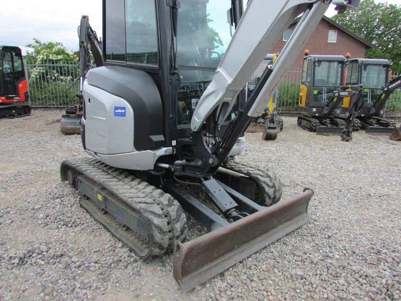 Kubota U 27-4 Minibagger 31.000 EUR - Mini pelle: photos 4 Kubota U 27-4 Minibagger 31.000 EUR - Mini pelle: photos 4