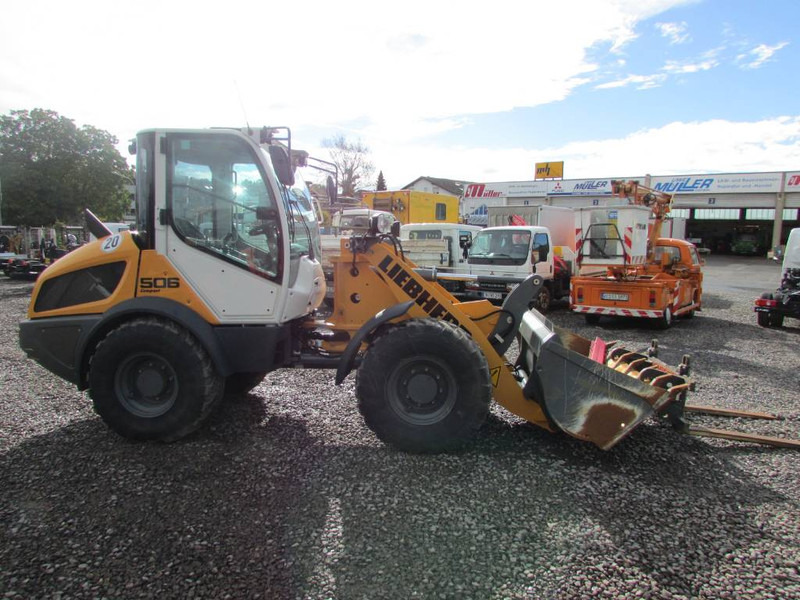 Chargeuse sur pneus Liebherr L 506 Compact Radlader 46.500 EUR netto L506C: photos 1