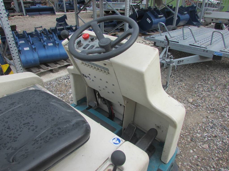 TENNANT 6200U01 964 Kehrmaschine 1.000 EUR - Balayeuse de voirie: photos 4 TENNANT 6200U01 964 Kehrmaschine 1.000 EUR - Balayeuse de voirie: photos 4
