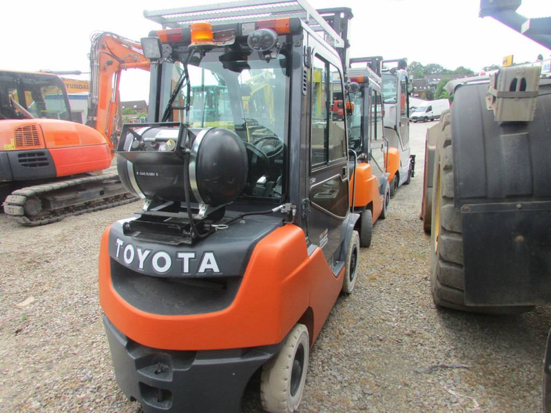 Toyota 02-8 FGF 25 Tonero 25 Gas Stapler 7.500 EUR - Chariot élévateur à gaz: photos 3 Toyota 02-8 FGF 25 Tonero 25 Gas Stapler 7.500 EUR - Chariot élévateur à gaz: photos 3