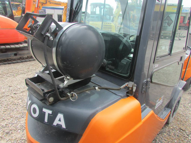 Toyota 02-8 FGF 25 Tonero 25 Gas Stapler 7.500 EUR - Chariot élévateur à gaz: photos 5 Toyota 02-8 FGF 25 Tonero 25 Gas Stapler 7.500 EUR - Chariot élévateur à gaz: photos 5