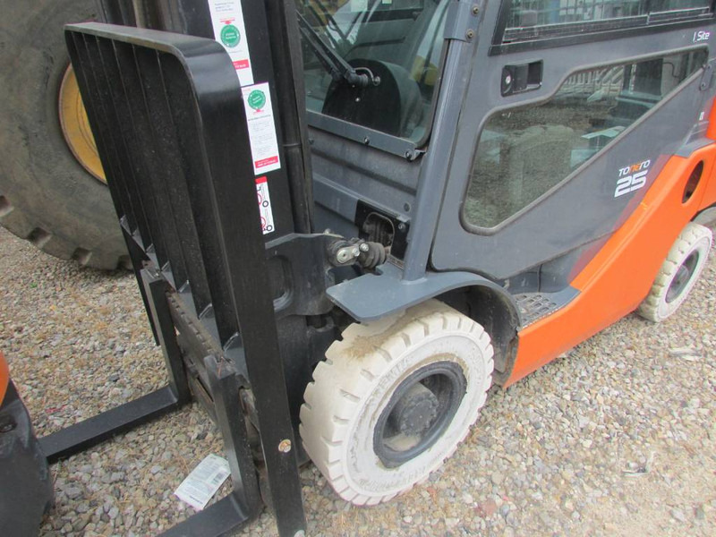 Toyota 02-8 FGF 25 Tonero 25 Gas Stapler 7.500 EUR - Chariot élévateur à gaz: photos 4 Toyota 02-8 FGF 25 Tonero 25 Gas Stapler 7.500 EUR - Chariot élévateur à gaz: photos 4