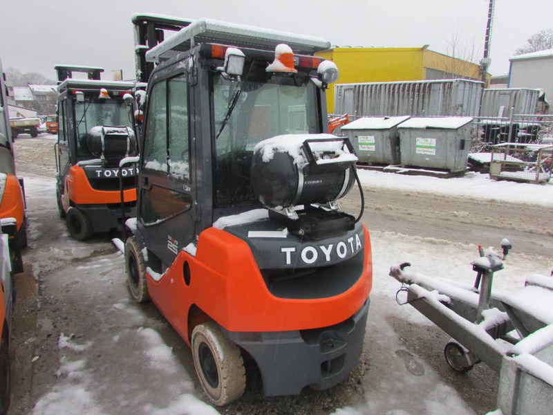 Toyota 02-8 FGF 25 Tonero 25 Gas Stapler - Chariot élévateur à gaz: photos 3 Toyota 02-8 FGF 25 Tonero 25 Gas Stapler - Chariot élévateur à gaz: photos 3