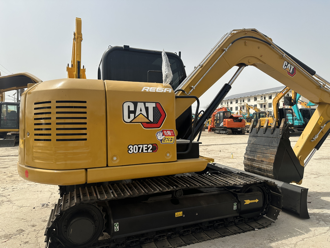 CATERPILLAR 307E2 - Pelle sur chenille: photos 2 CATERPILLAR 307E2 - Pelle sur chenille: photos 2