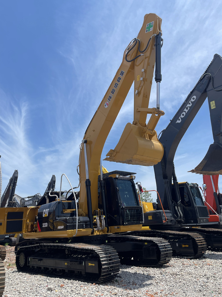 CATERPILLAR 323D2 - Pelle sur chenille: photos 2 CATERPILLAR 323D2 - Pelle sur chenille: photos 2