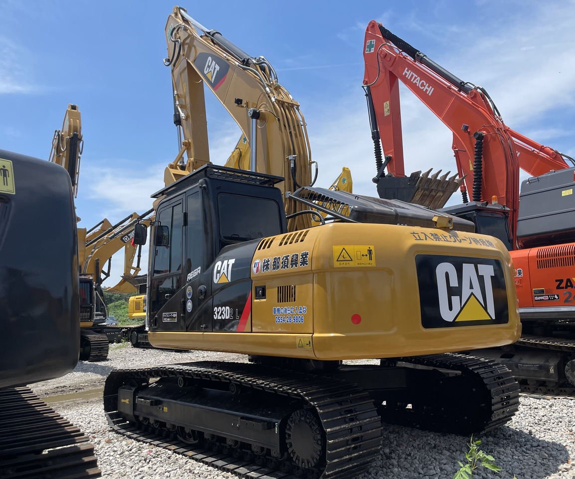 CATERPILLAR 323D2 - Pelle sur chenille: photos 1 CATERPILLAR 323D2 - Pelle sur chenille: photos 1