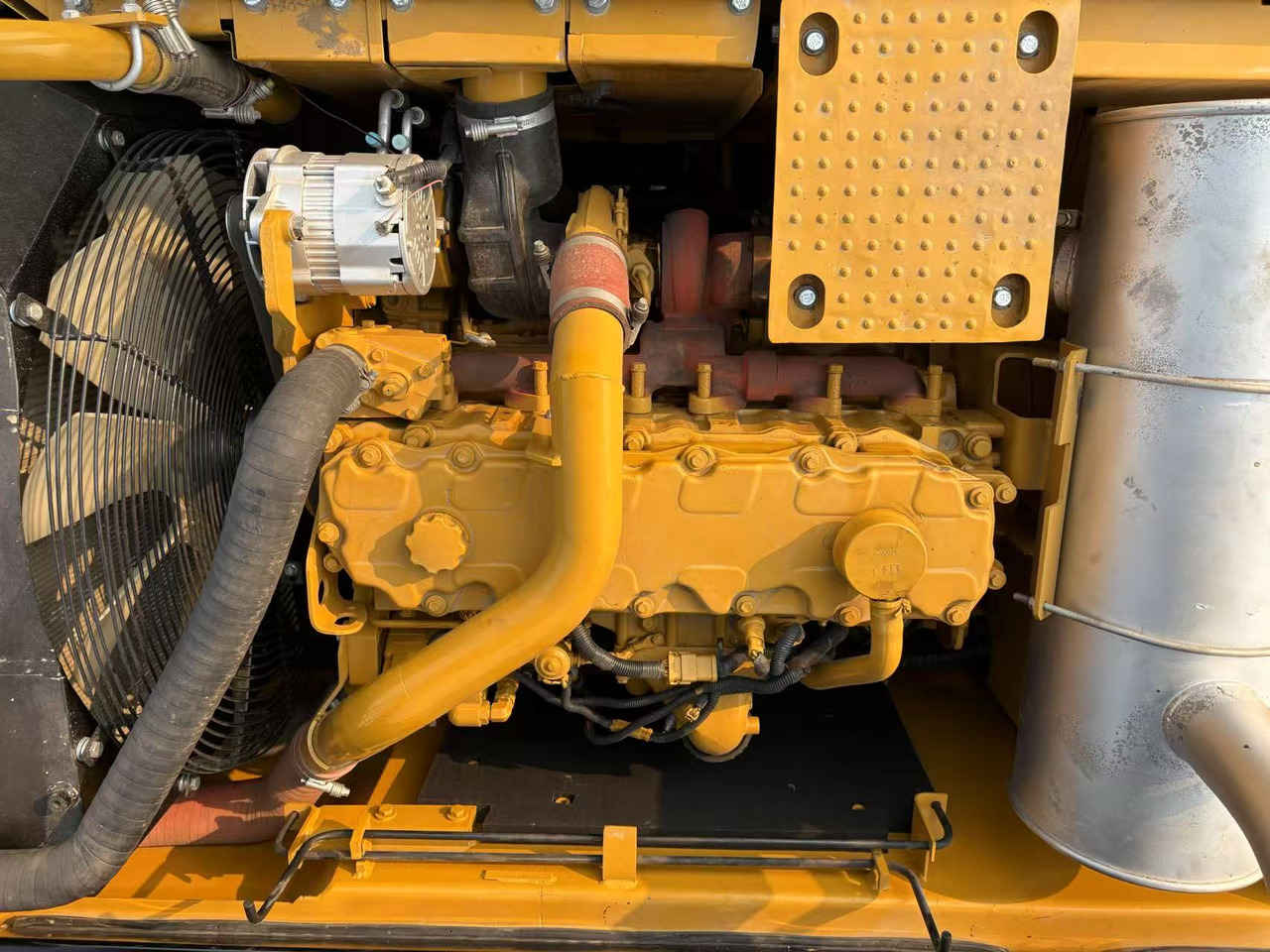 CATERPILLAR 325D2 - Pelle sur chenille: photos 5 CATERPILLAR 325D2 - Pelle sur chenille: photos 5