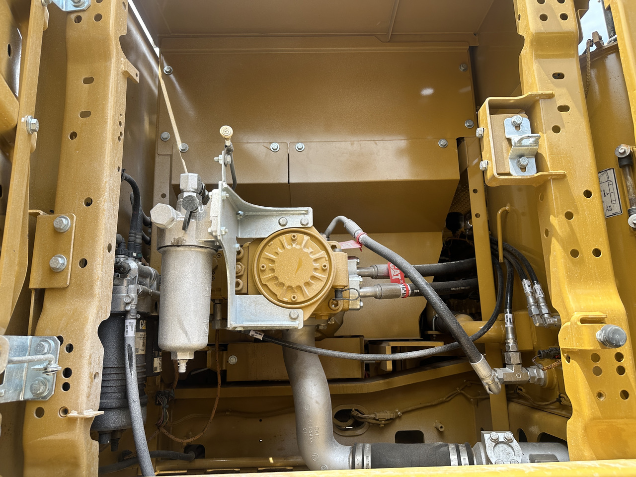 CATERPILLAR 330GC - Pelle sur pneus: photos 4 CATERPILLAR 330GC - Pelle sur pneus: photos 4