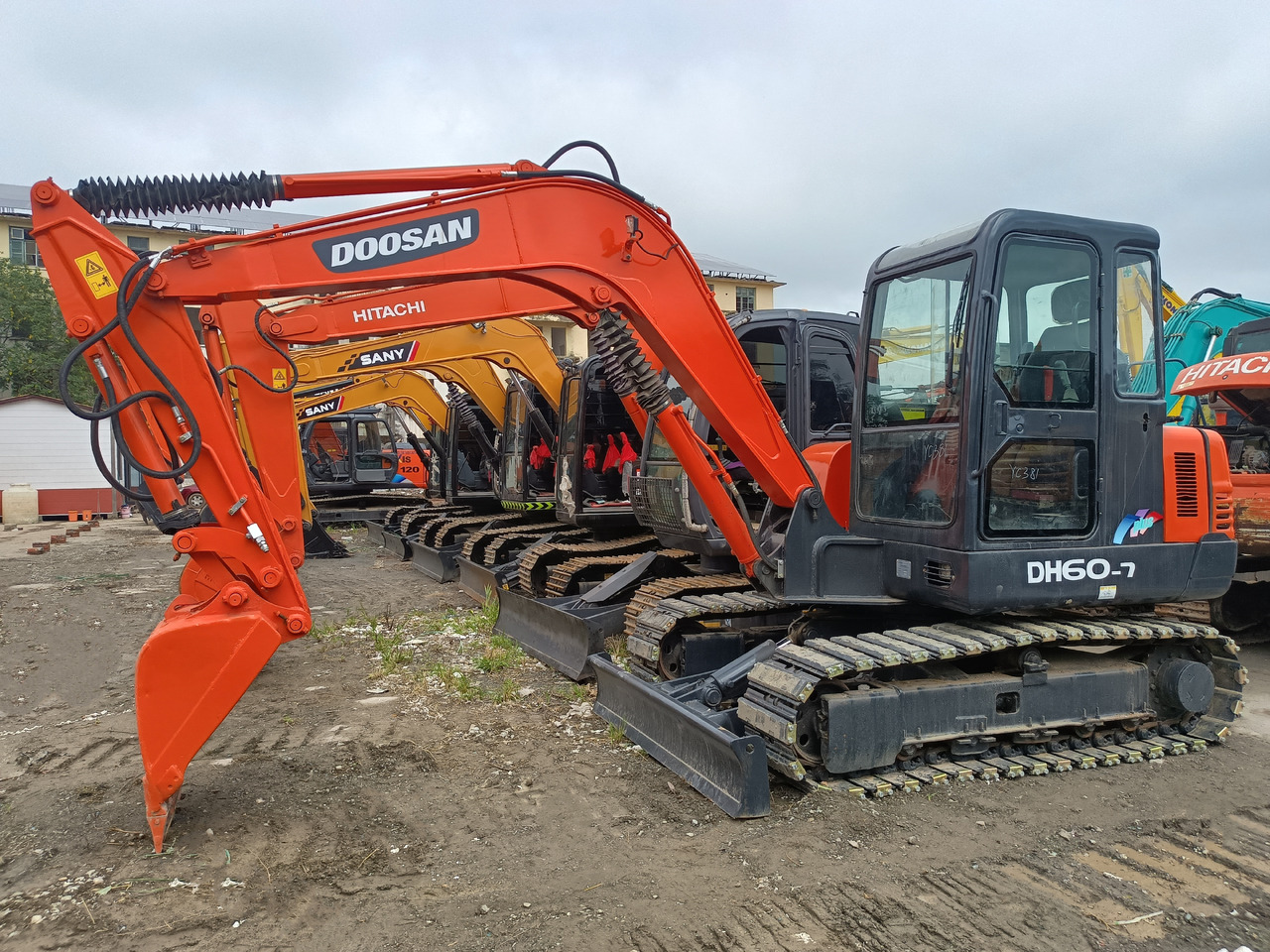 DOOSAN DH60-7 - Mini pelle: photos 1 DOOSAN DH60-7 - Mini pelle: photos 1