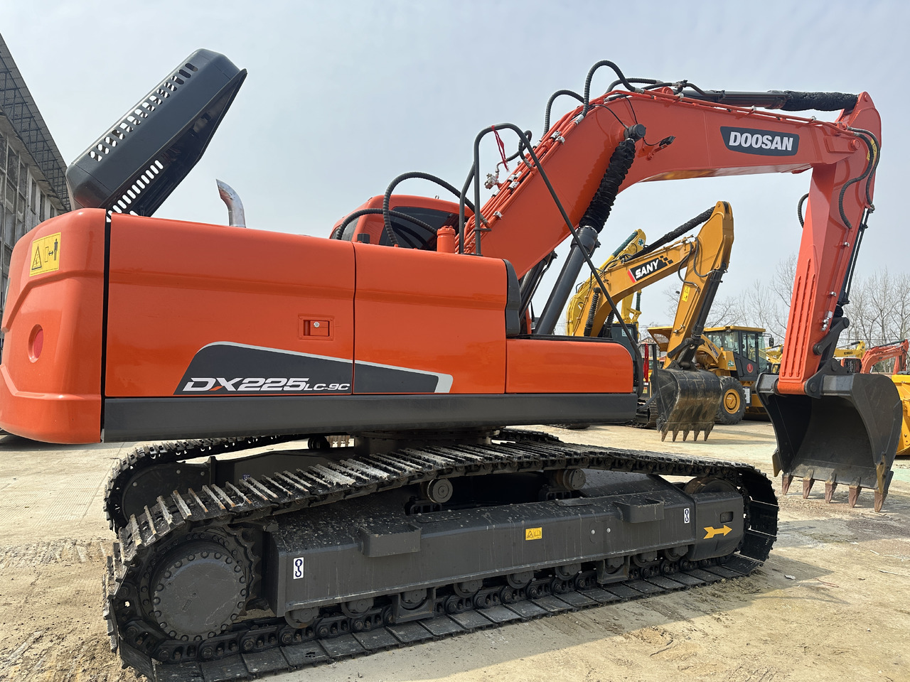 DOOSAN DX225LC-9C - Pelle sur chenille: photos 1 DOOSAN DX225LC-9C - Pelle sur chenille: photos 1