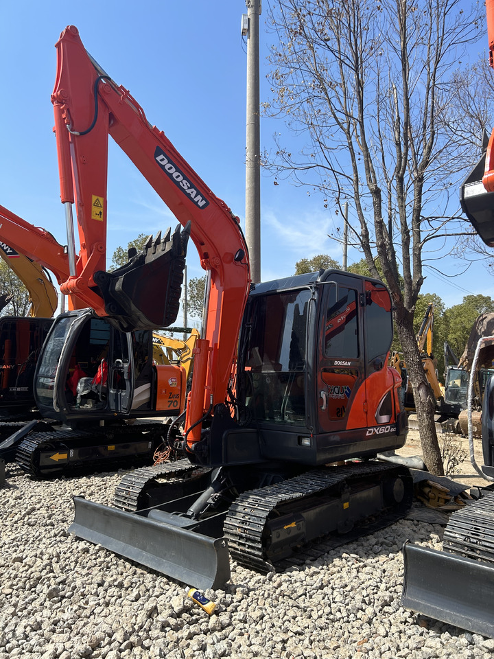 Doosan DX60 - Pelle sur chenille: photos 3 Doosan DX60 - Pelle sur chenille: photos 3