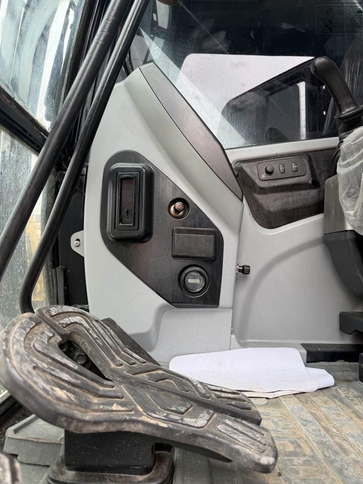 HYUNDAI HX220HD - Pelle sur chenille: photos 4 HYUNDAI HX220HD - Pelle sur chenille: photos 4