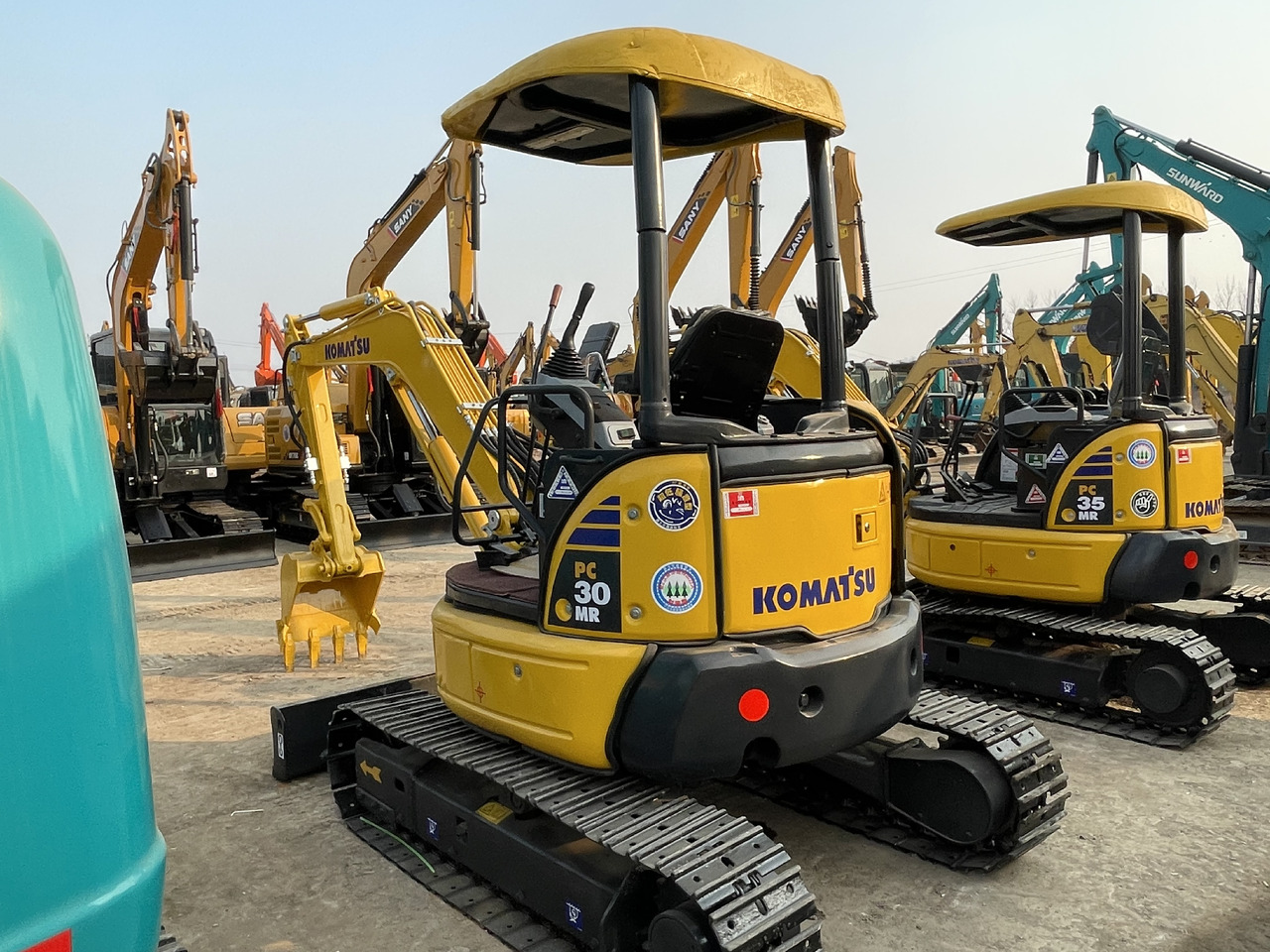 KOMATSU PC30MR-3 - Mini pelle: photos 1 KOMATSU PC30MR-3 - Mini pelle: photos 1