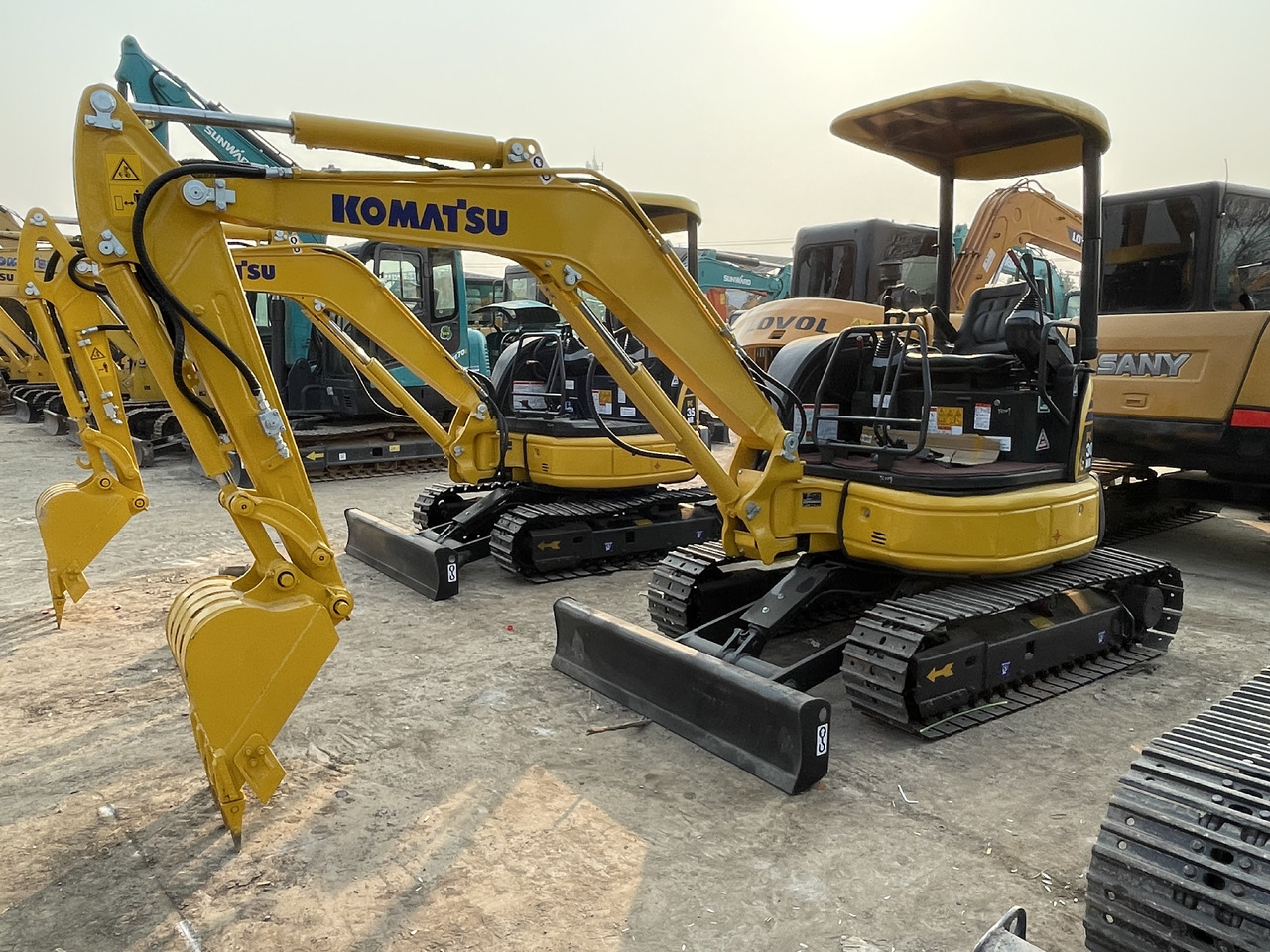 KOMATSU PC30MR-3 - Mini pelle: photos 4 KOMATSU PC30MR-3 - Mini pelle: photos 4