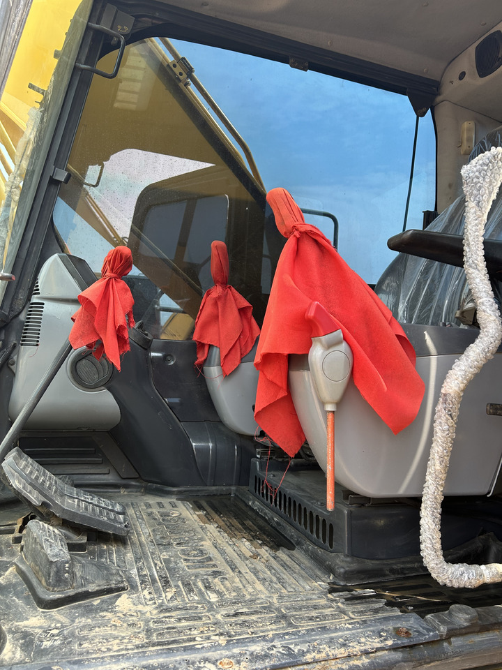 Komatsu PC 200-8 - Pelle sur chenille: photos 4 Komatsu PC 200-8 - Pelle sur chenille: photos 4