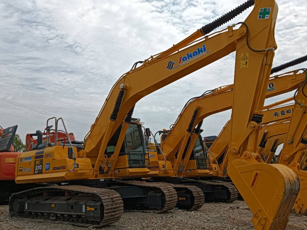 Komatsu PC 210-8 - Pelle sur chenille: photos 3 Komatsu PC 210-8 - Pelle sur chenille: photos 3