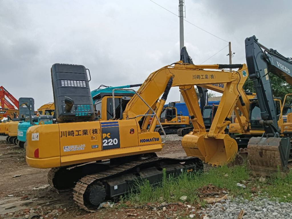 Komatsu PC 220-8 - Pelle sur chenille: photos 2 Komatsu PC 220-8 - Pelle sur chenille: photos 2