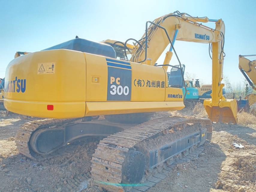 Komatsu PC 300 - Pelle sur chenille: photos 2 Komatsu PC 300 - Pelle sur chenille: photos 2
