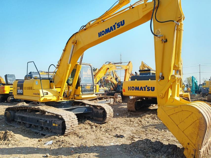 Komatsu PC 300 - Pelle sur chenille: photos 3 Komatsu PC 300 - Pelle sur chenille: photos 3