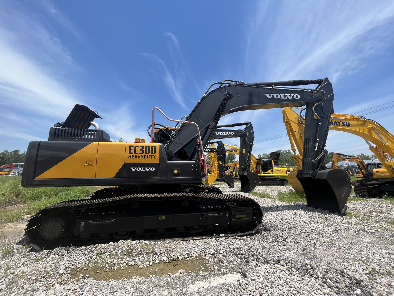Volvo EC300DL - Pelle sur chenille: photos 1 Volvo EC300DL - Pelle sur chenille: photos 1