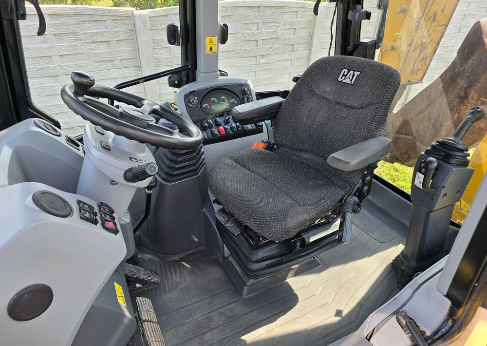 Caterpillar - Tractopelle: photos 3 Caterpillar - Tractopelle: photos 3