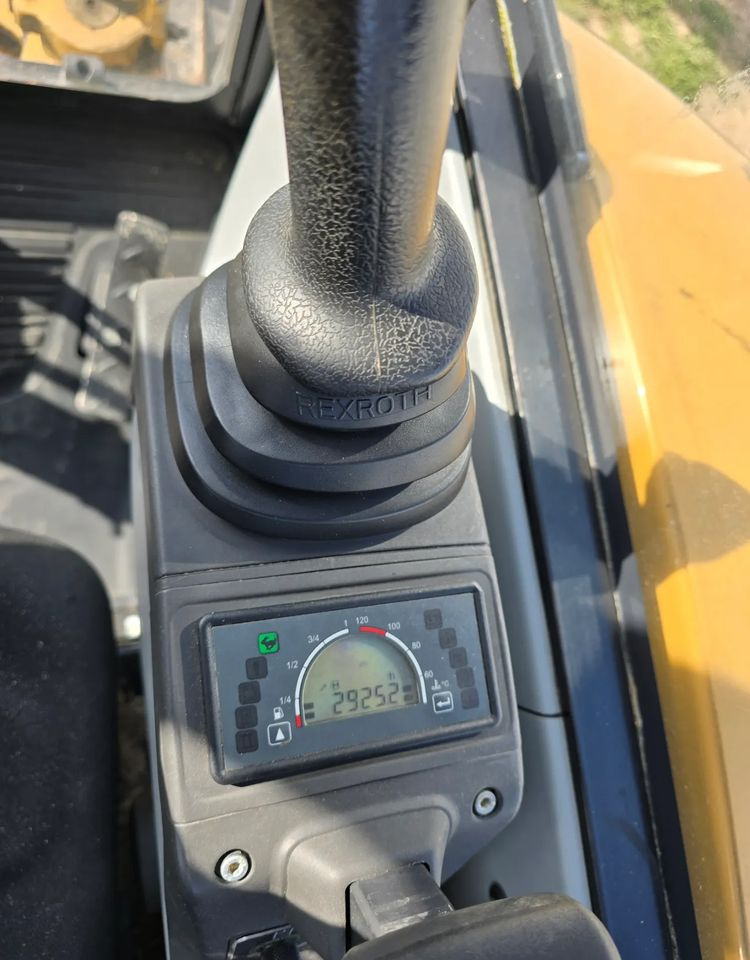 Caterpillar - Mini pelle: photos 4 Caterpillar - Mini pelle: photos 4
