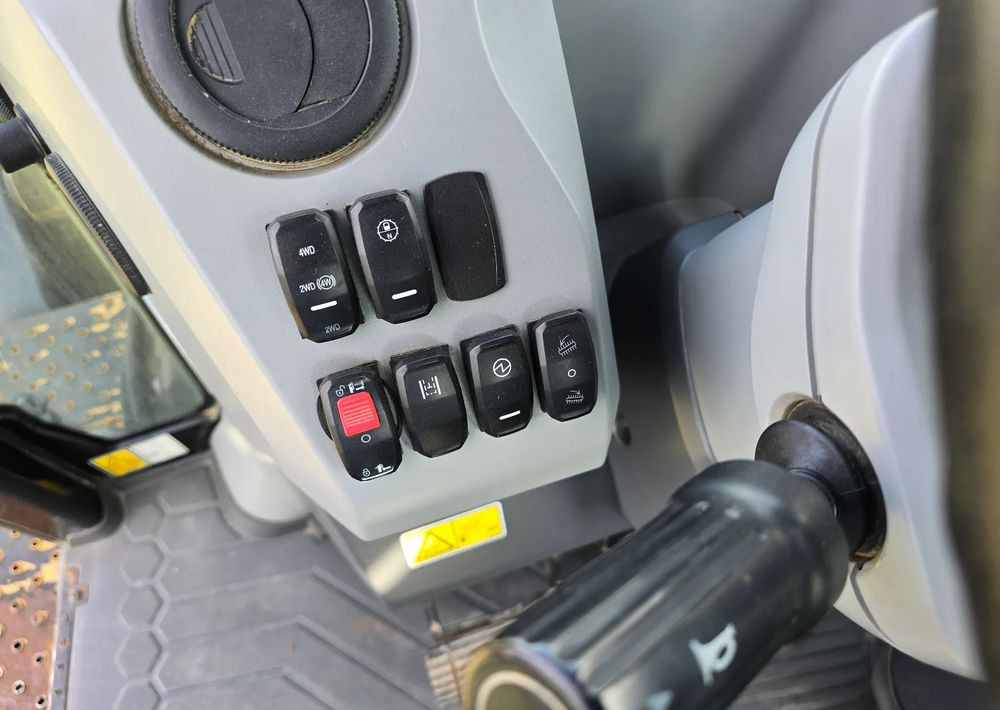 Caterpillar - Tractopelle: photos 5 Caterpillar - Tractopelle: photos 5