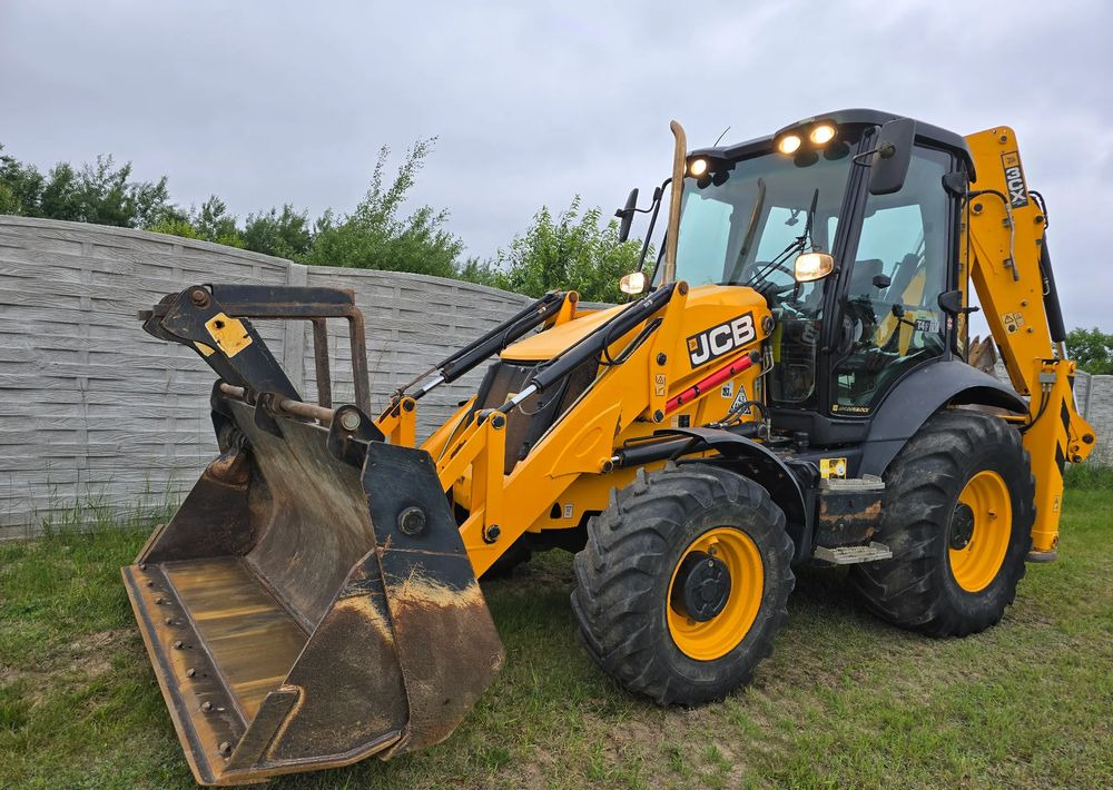 JCB - Tractopelle: photos 1 JCB - Tractopelle: photos 1