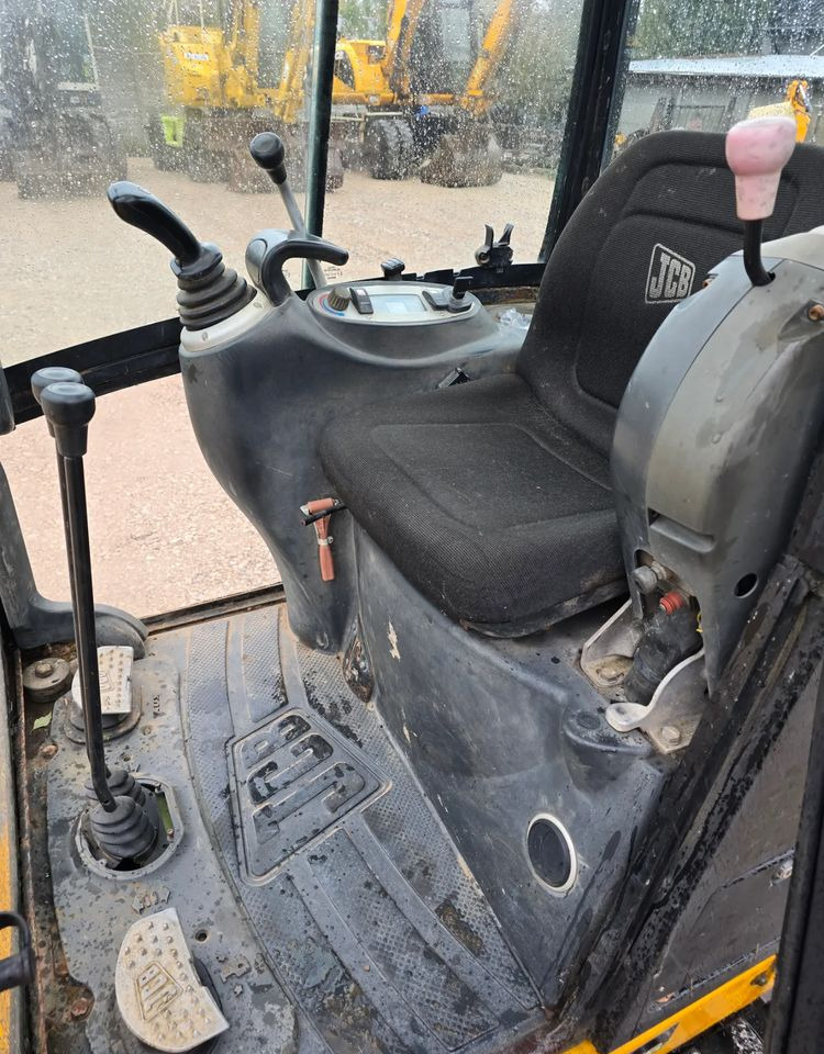 JCB - Mini pelle: photos 3 JCB - Mini pelle: photos 3