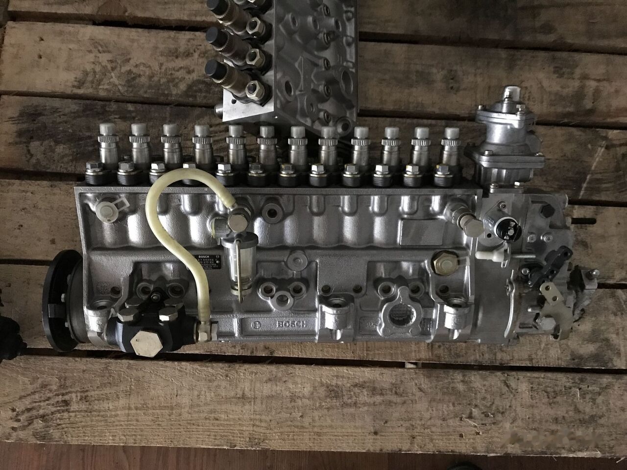 Bosch 2018 0402670812 Mercedes-Benz truck - Pompe à carburant pour Camion: photos 1 Bosch 2018 0402670812 Mercedes-Benz truck - Pompe à carburant pour Camion: photos 1