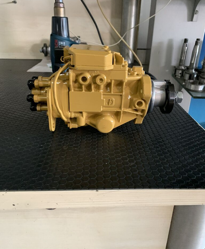 Bosch Caterpillar - Pompe à carburant pour Camion: photos 3 Bosch Caterpillar - Pompe à carburant pour Camion: photos 3